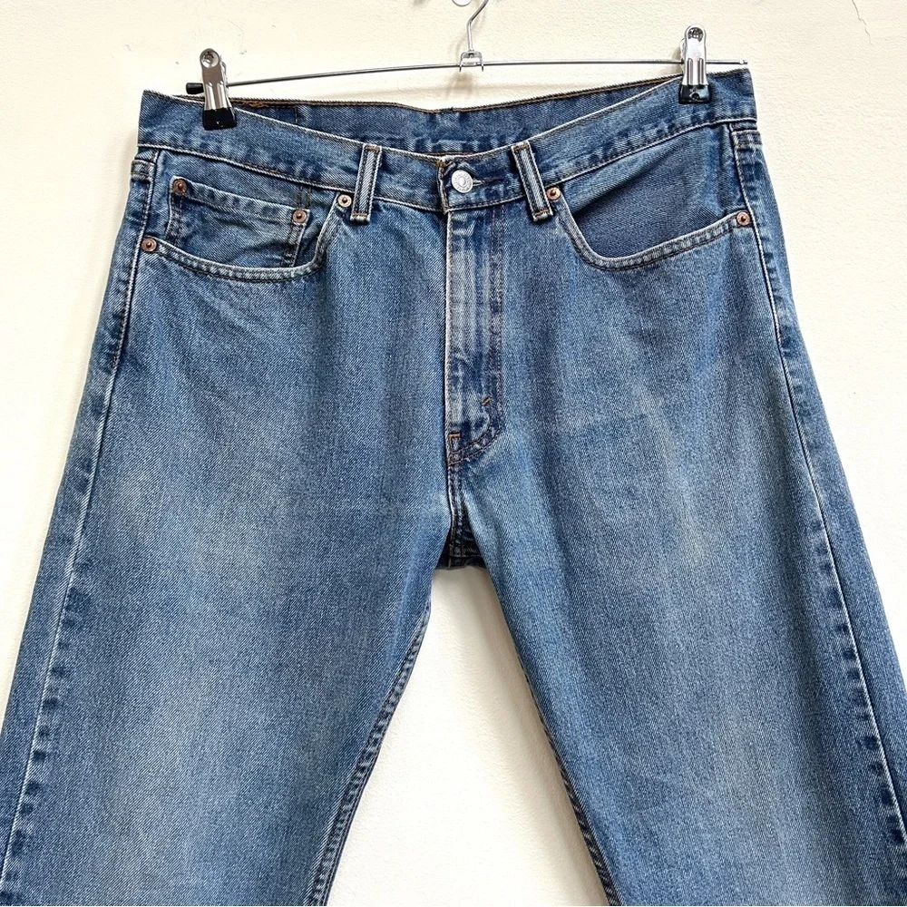 Levi’s 505 Regular Fit Men’s Straight Leg Classic Blue Denim Jeans, Size 34x30